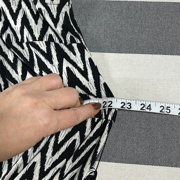 Donna Morgan Womens Small Black White Chevron Print Collared Wide Leg Jumpsuit - Picture 9 of 13